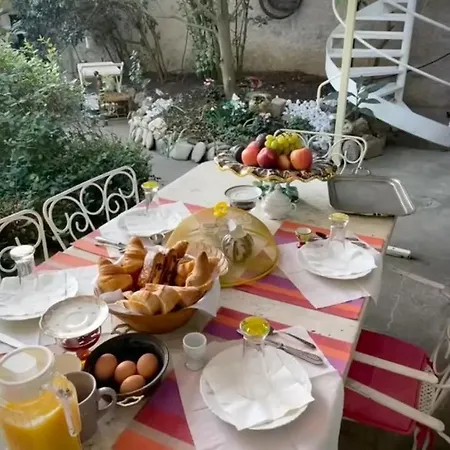 Chez Les Artistes Gæstehus 4*
