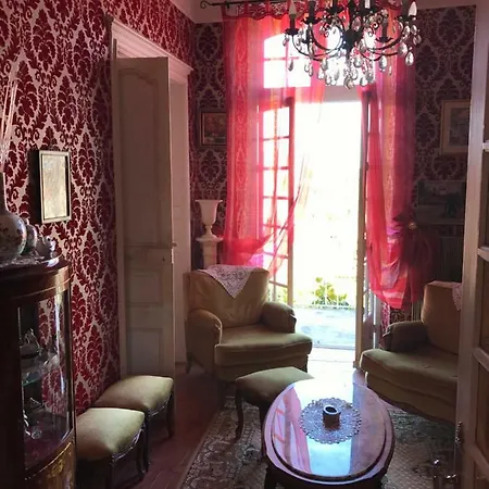 Chez Les Artistes בית הארחה Servian