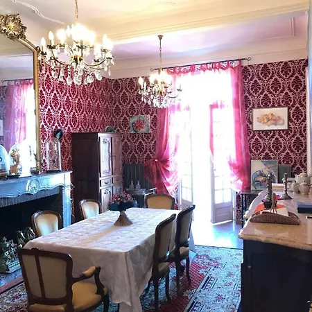 Chez Les Artistes Гостевой дом