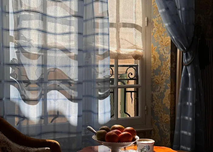 Chez Les Artistes Pensjonat Servian