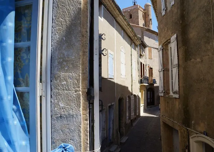 Chez Les Artistes Pensjonat Servian