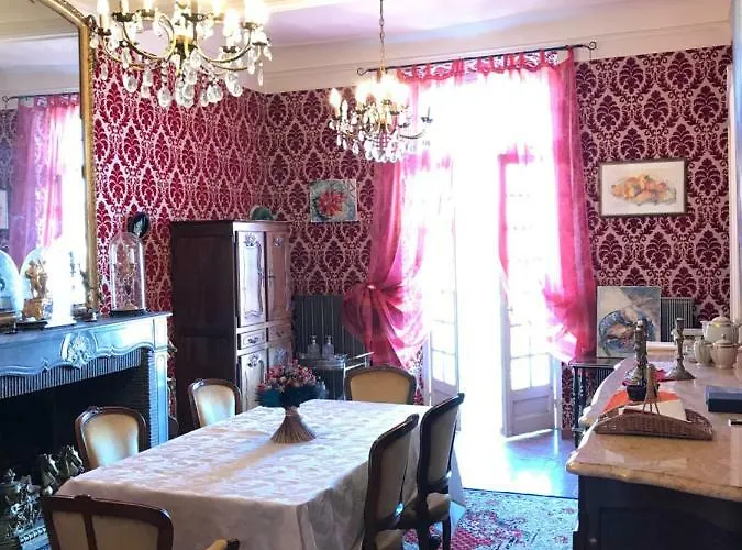 Chez Les Artistes بيت ضيافة